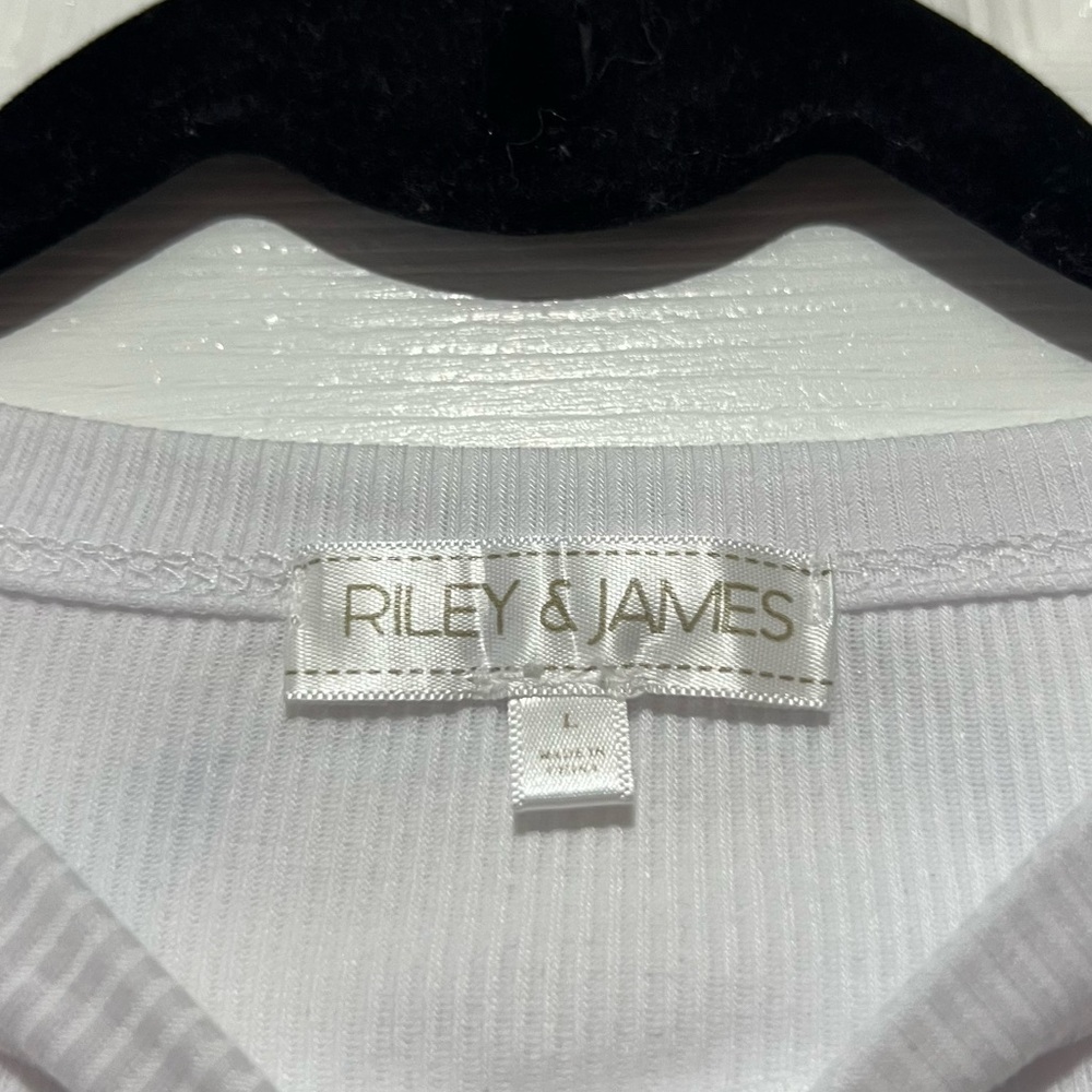 ๐ *NEW* Riley & James -โ Basic White Tee - Picture 5 of 8
